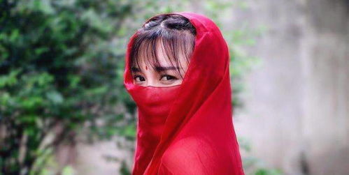 李子柒身穿紫色植物染长裙亮相非遗节现场