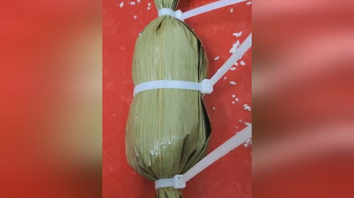 “女生用扎带包粽子”火出圈，传统手艺也能玩出新花样！