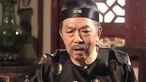 古代书籍与毛笔摆放桌面静物图