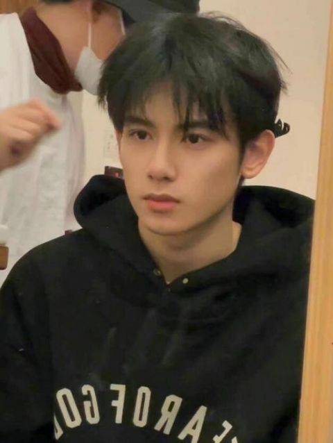 荣梓杉深夜发文报平安！网友：看到你没事我们就放心了