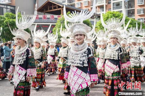 苗族传统服饰展示