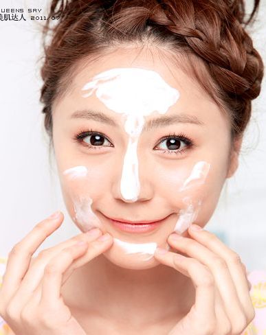 晒伤后使用冷敷护理的示意图