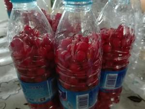 自制樱桃酒装瓶后的成品图