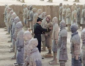 德国男子跳入兵马俑坑现场照片