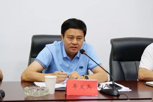 王班饰演李峰练习武术