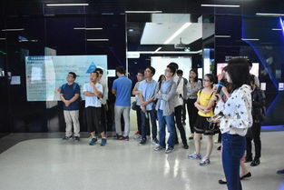 博士生在企业实验室进行技术开发