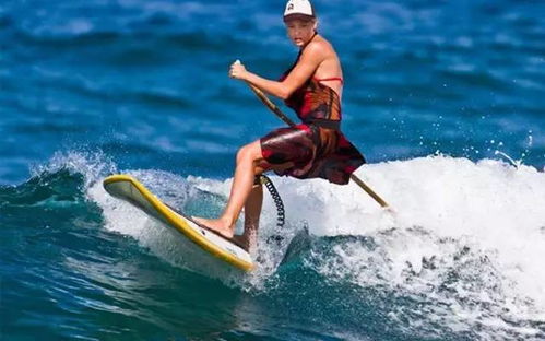 龙舟桨板涂色过程特写