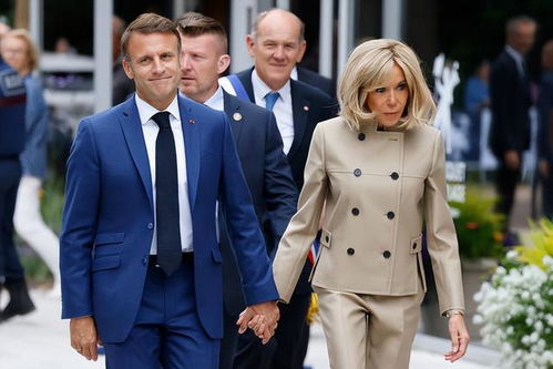 布丽吉特与马克龙互动合照