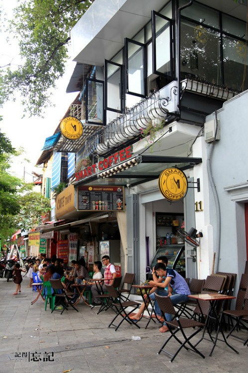 中国街头咖啡店林立景象图