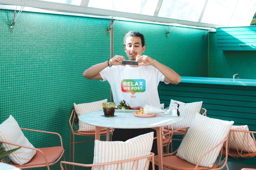 瑞士宜必思酒店社交媒体保姆宣传海报