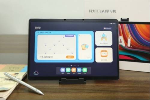 讯飞AI学习机与哪吒2联名款外观展示