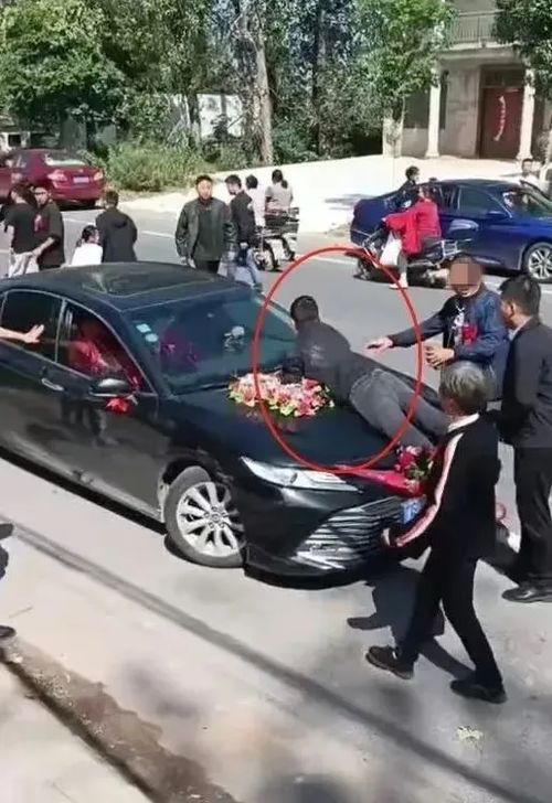 00后掀起‘三无婚礼’热潮，年轻人结婚不再追求排场？