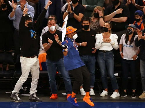 尼克斯球迷庆祝胜利