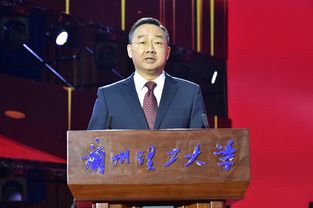 作家刘楚昕在颁奖典礼上发言