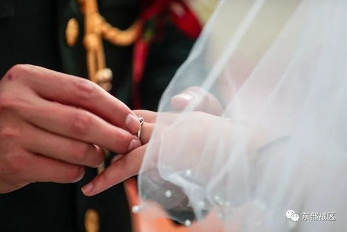 新人交换戒指简约风格婚礼现场