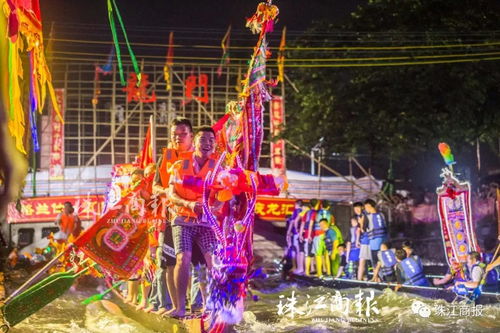 深圳龙舟赛夜晚灯光与龙舟交相辉映