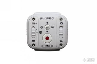 户外运动者使用全景相机拍摄场景