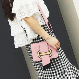 金色链条小包搭配夏日穿搭