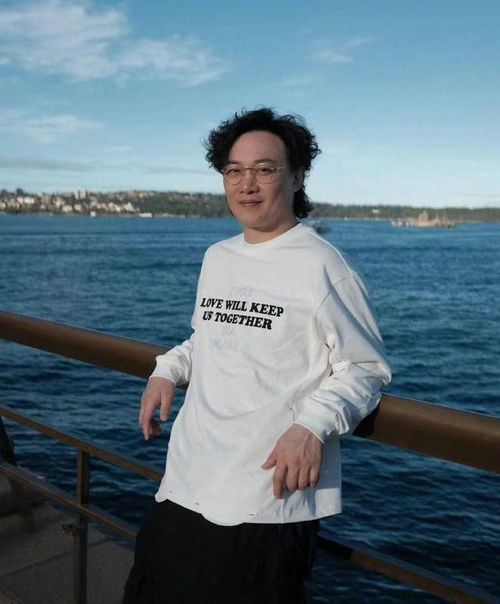 陈奕迅吃肉照片