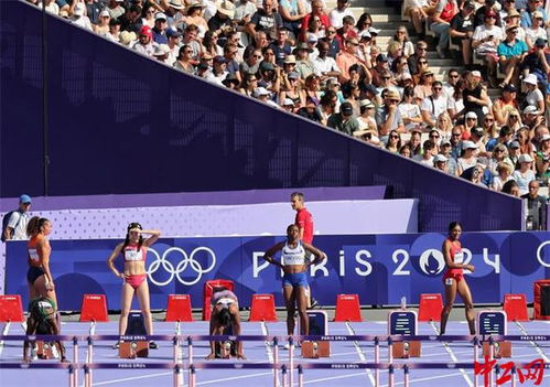 吴艳妮在比赛中冲刺