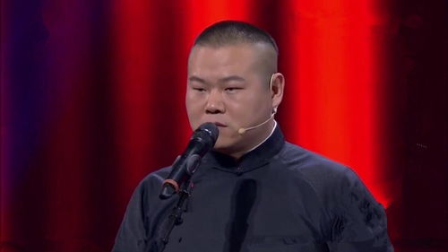 岳云鹏在排练中微笑