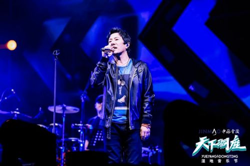 嚣张原唱王翊恩在天赐首次露脸，抖音热搜引爆音乐圈热议