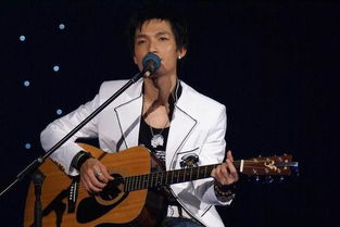 陈楚生在舞台下擦眼泪