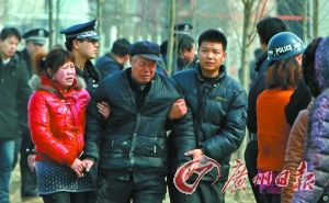 化工厂爆炸事故家属悲痛现场