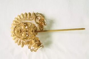 展示小克数黄金饰品如金豆子和金珠子