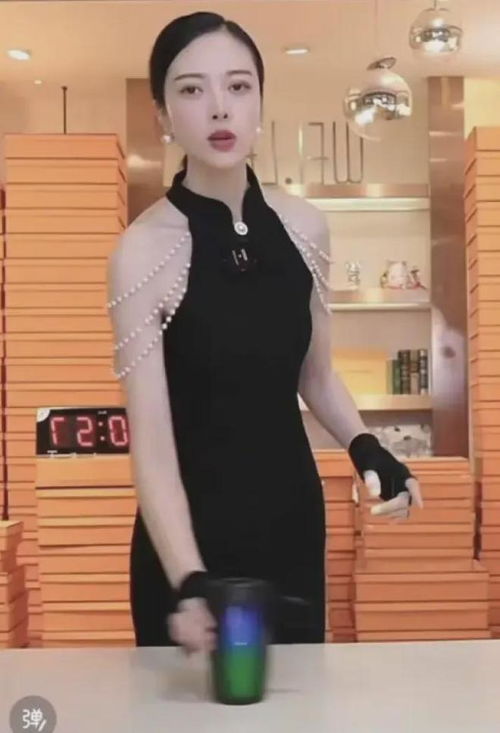 向太在抖音直播带货现场