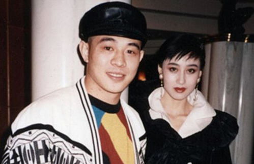 李连杰在家中与家人一起包粽子温馨画面