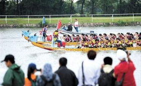 北京交大女子龙舟队训练场景