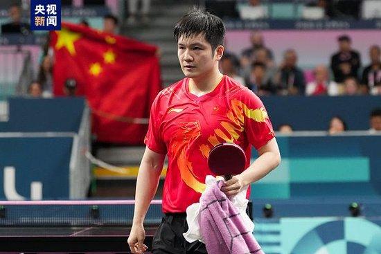 樊振东在慕尼黑安联球场看球