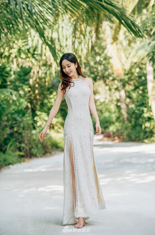 田曦薇回眸一笑展现优雅气质