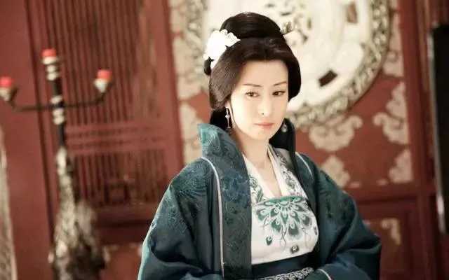 刘敏涛在舞台上表演特写