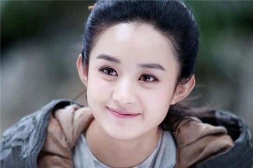 赵樱子姐弟互动引争议：亲情还是越界？网友看法两极分化