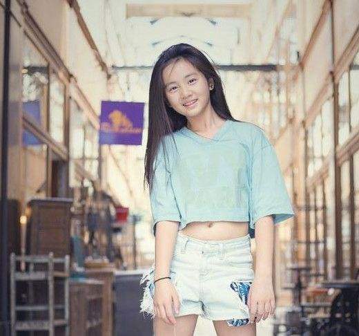 黄多多纽约近照曝光，美貌与气质齐飞，不愧是星二代中的天花板