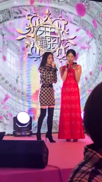 婚礼现场众人合唱歌曲