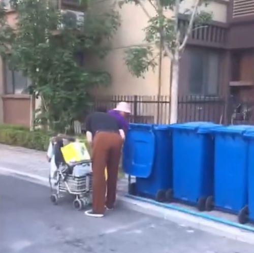 73岁老人住3600万豪宅拾荒 邻居被逼卖房，真相令人唏嘘