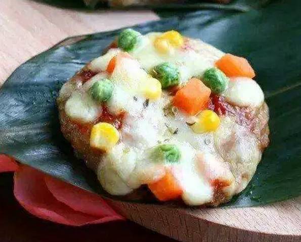 多种口味的粽子拼盘