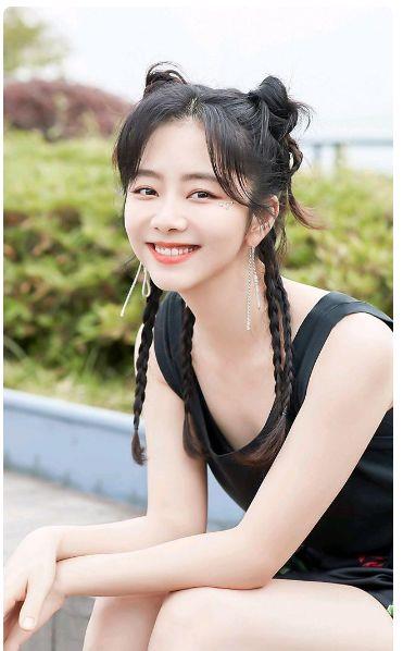 谭松韵35岁生日照曝光，冻龄脸引热议：她凭什么一直“少女感”在线？