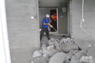 市民拍摄墙面裂缝上传社交平台截图