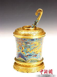 我在故宫看珐琅彩花卉纹瓶：一场穿越百年的宫廷美学之旅