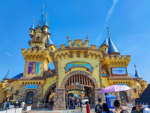 泉州欧乐堡园区门口合影