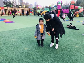 家长与孩子进行防拐演练