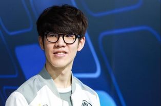 iG上单TheShy正专注比赛