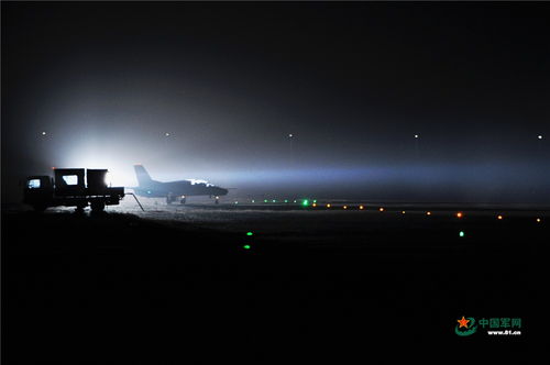 火箭尾迹在夜空中的模拟图