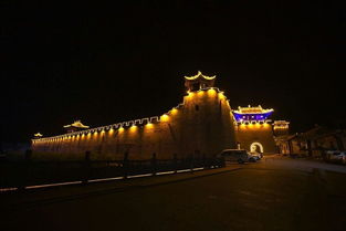 夜晚大同古城墙灯光下的风景照片