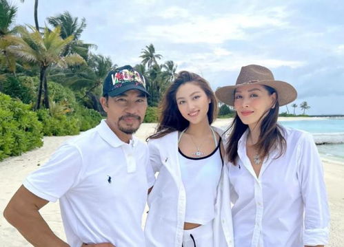 任晴佳与父亲任达华合影