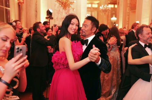 任晴佳参加巴黎名媛舞会